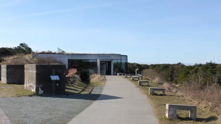 Bunkermuseum Hanstholm på en sommerdag