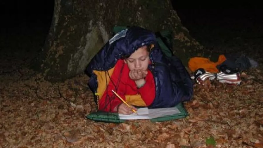 Udeskoledreng fra Rødkilde Skole skriver dagbog. Foto: Lasse Bak Sørensen.