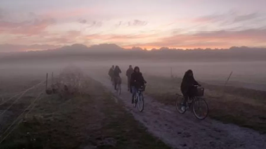 Udeskolebørn på cykler - fra Strandgårdskolen. Foto: Johnny Krog.